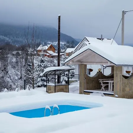 Навпроти Маковиці