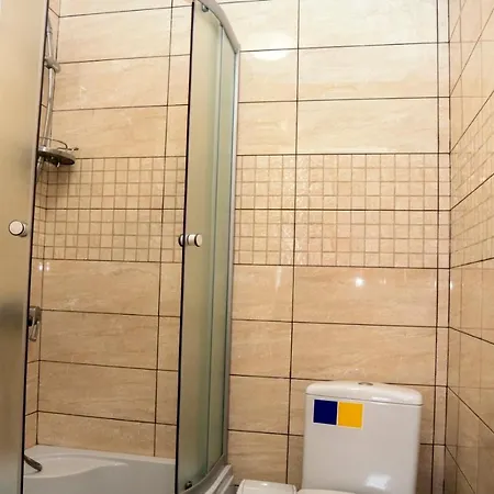 Навпроти Маковиці