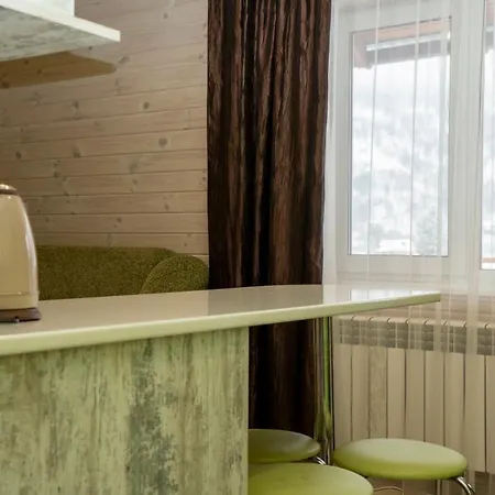 Навпроти Маковиці