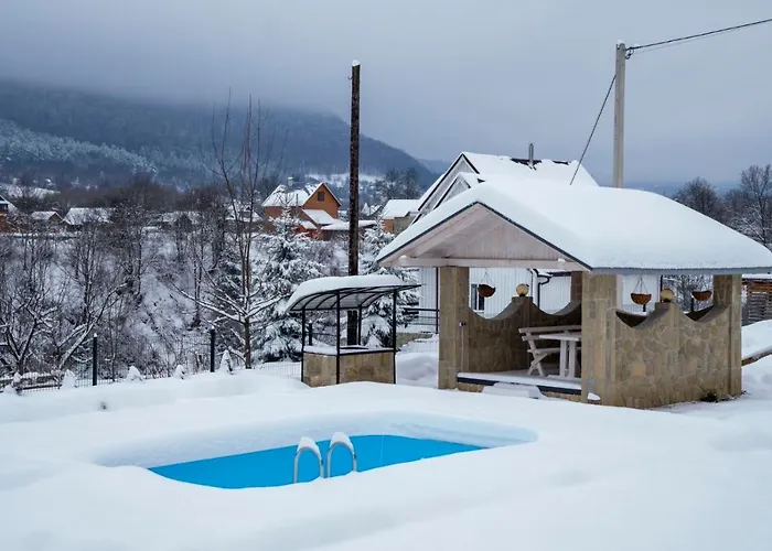 Навпроти Маковиці